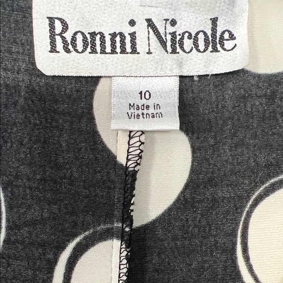 Ronni Nicole Long Sleeve Dress with Bold Dot Pattern - Picture 2 of 6